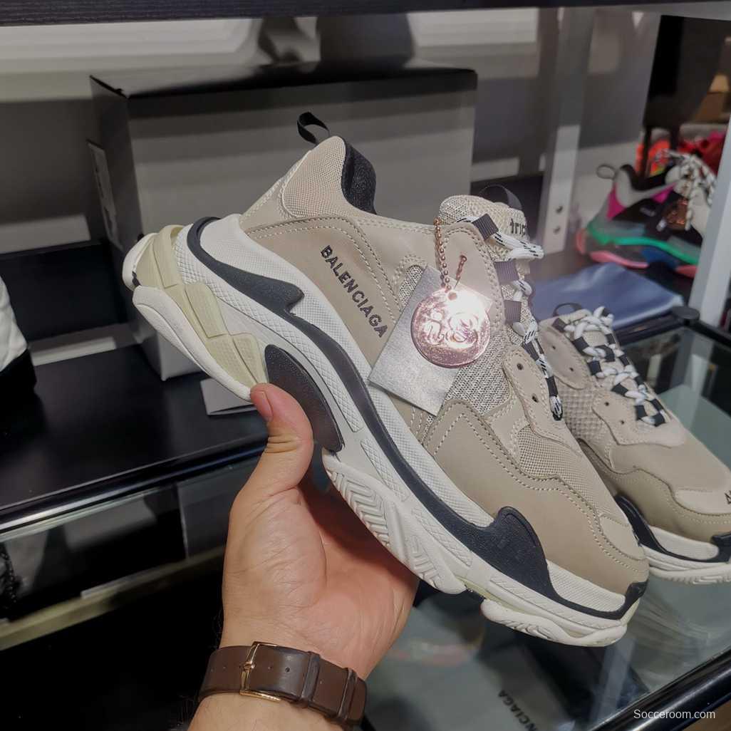 Men/Women Balenciaga Triple S Sneaker khaki Item Ab5580330