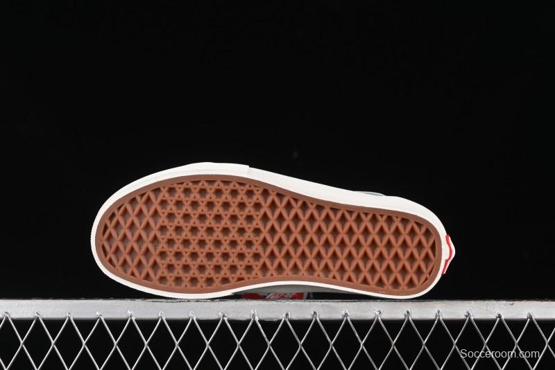 Vans Old Skool Low-Top Retro Skate Shoes in Black & White - VN0A5KRXBA2