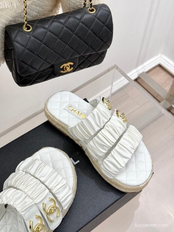 2025 Women Chanel White Leather Slippers KFY00230